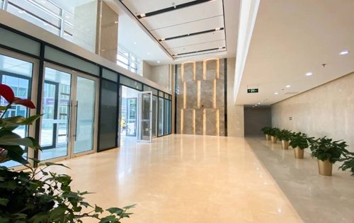 世界侨商中心沿街大堂